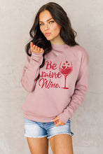 Load image into Gallery viewer, Xoxo Glitter Letter Print Graphic Sweatshirt
