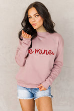 Load image into Gallery viewer, Xoxo Glitter Letter Print Graphic Sweatshirt
